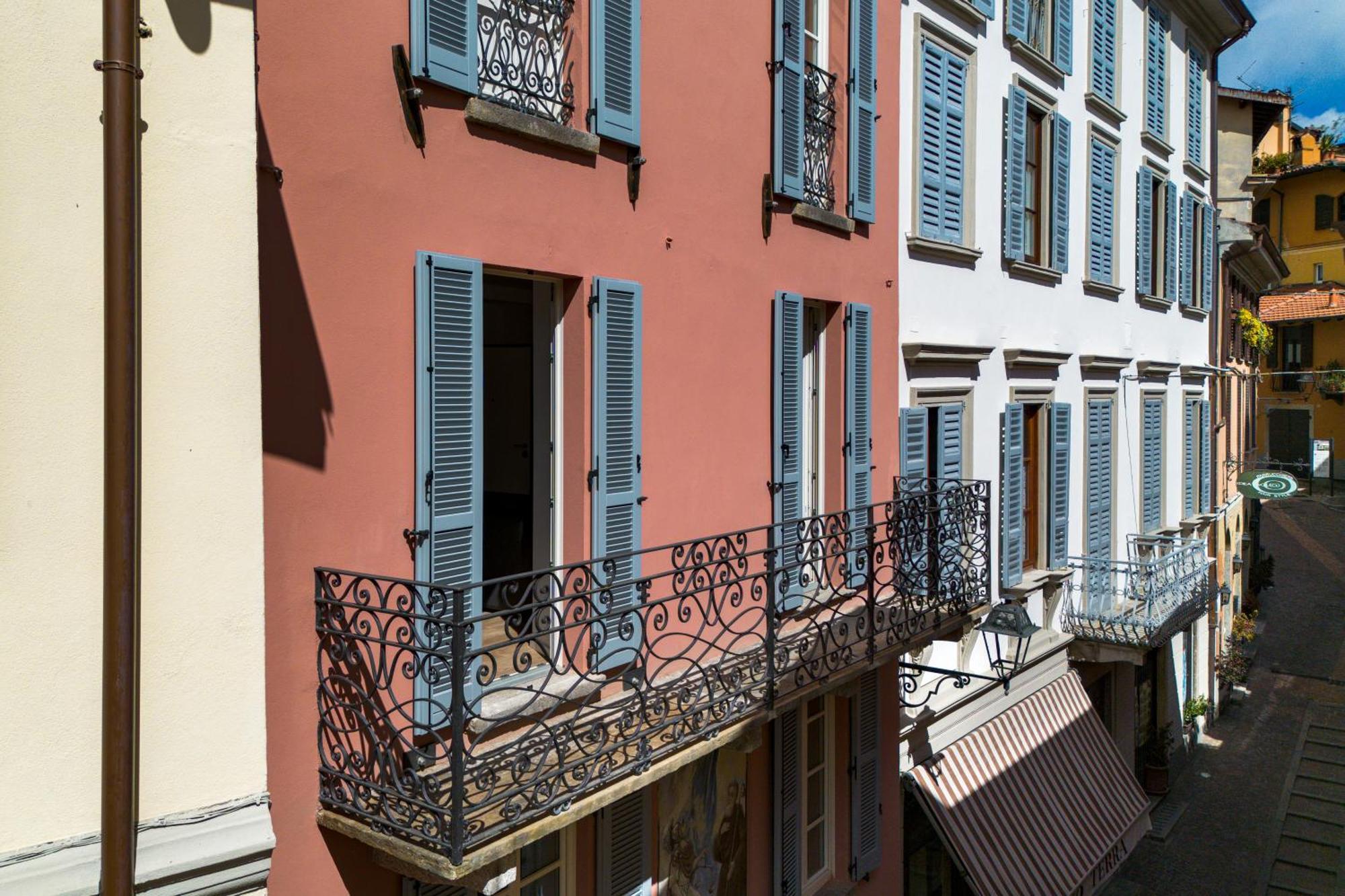 Piazza Del Lago Suites 梅纳焦 外观 照片