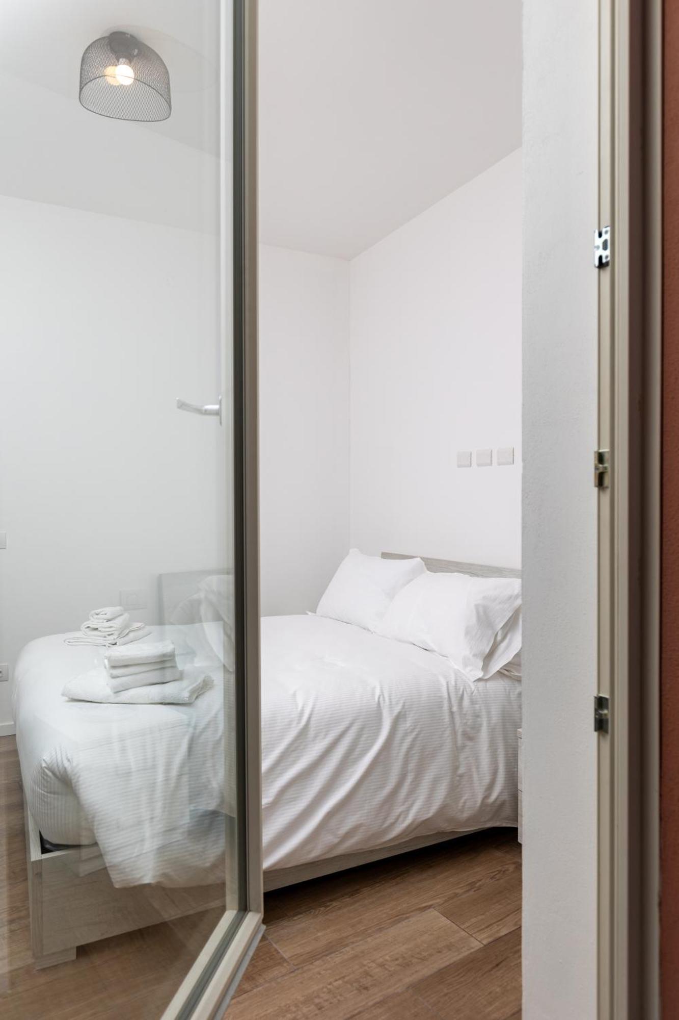 Piazza Del Lago Suites 梅纳焦 外观 照片